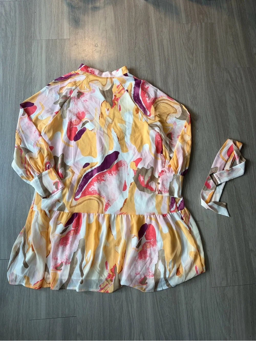 Flowy Abstract Print Button-Front Tunic Top in Multi-Color - Picture 4 of 4
